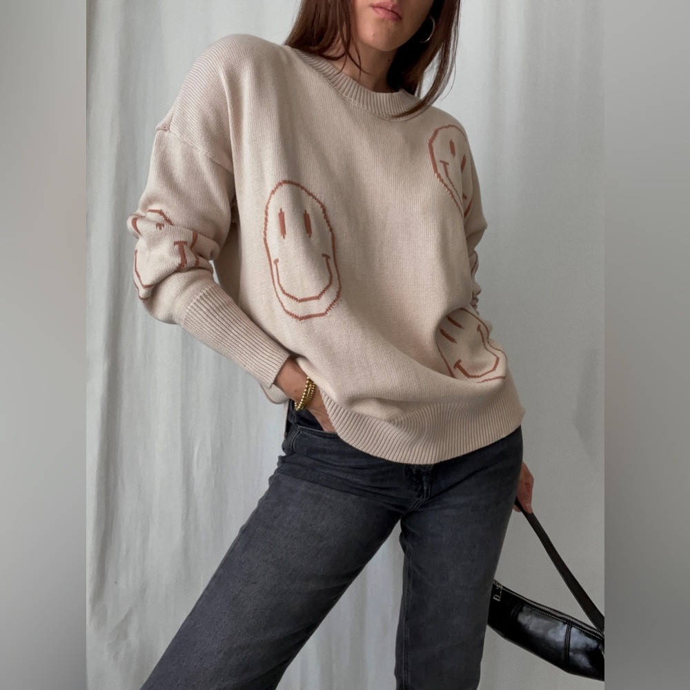 JOYCE SMILEY SWEATER 🆕🔃 — In Beige - Picture 3 of 8